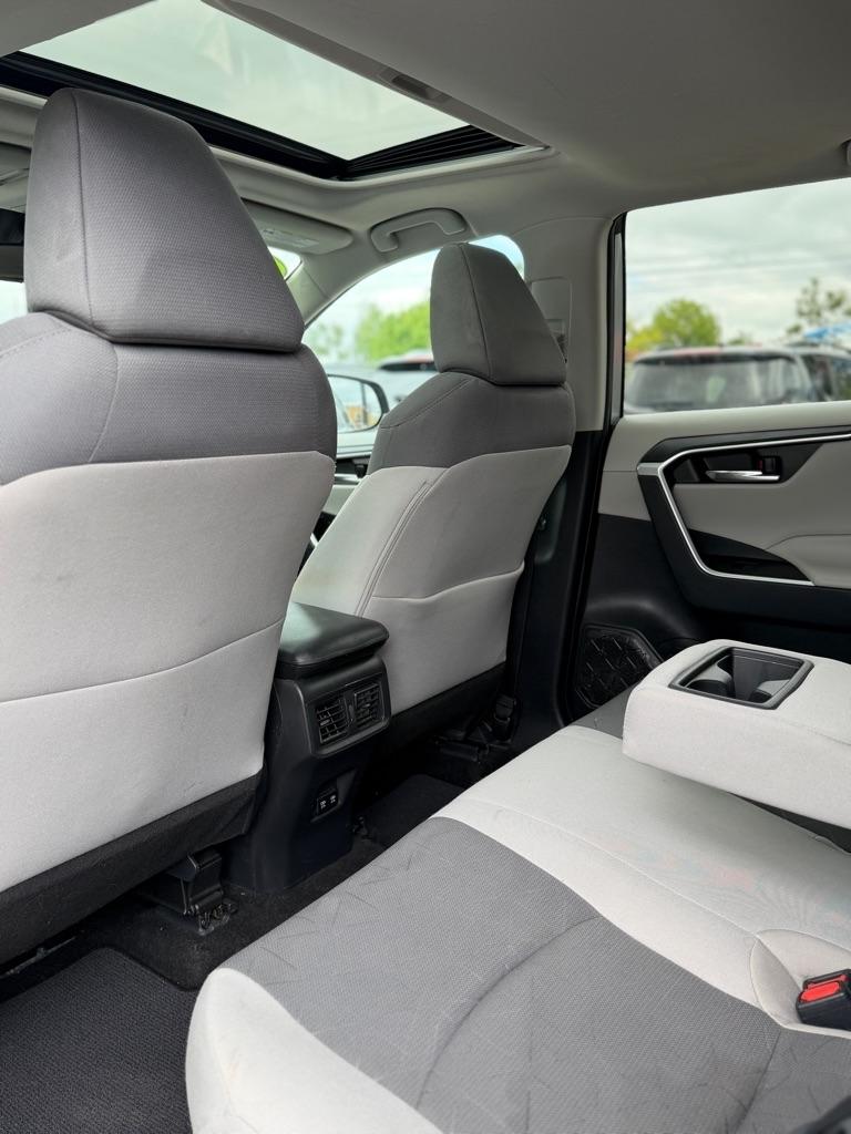 Toyota RAV4 Hybrid XLE 2021