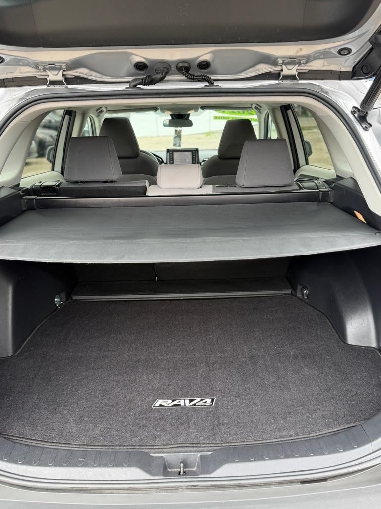 Toyota RAV4 Hybrid XLE 2021