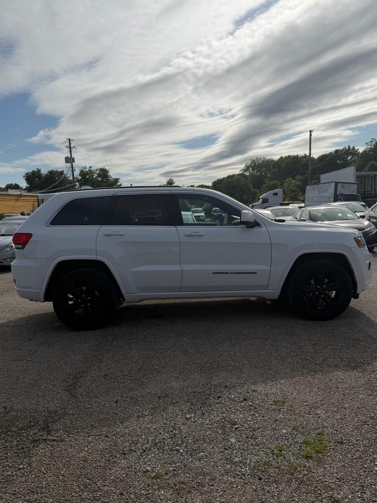 Jeep Grand Cherokee Laredo 4WD 2015