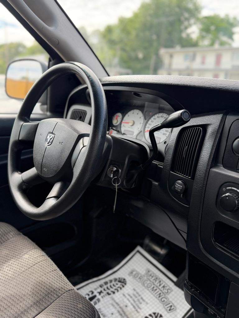 Dodge Ram 1500 ST 2WD 2004