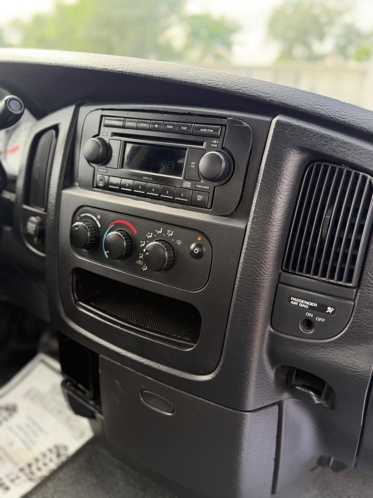 Dodge Ram 1500 ST 2WD 2004