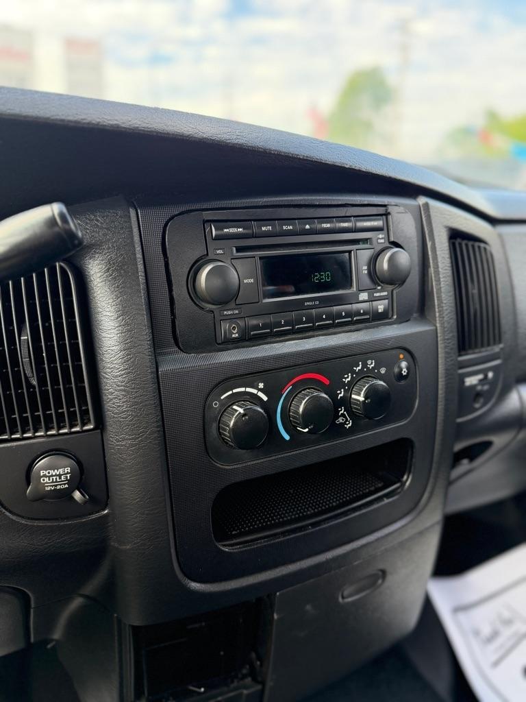 Dodge Ram 1500 ST 2WD 2004