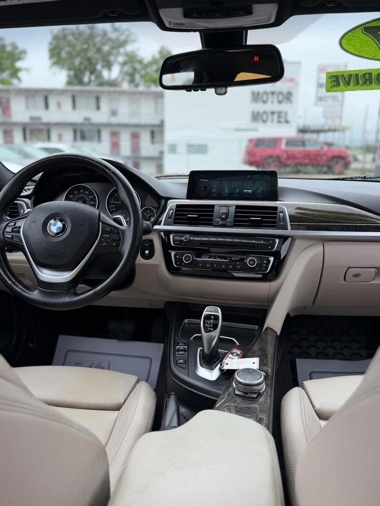 BMW 3-Series 330i xDrive SULEV Sedan 2017