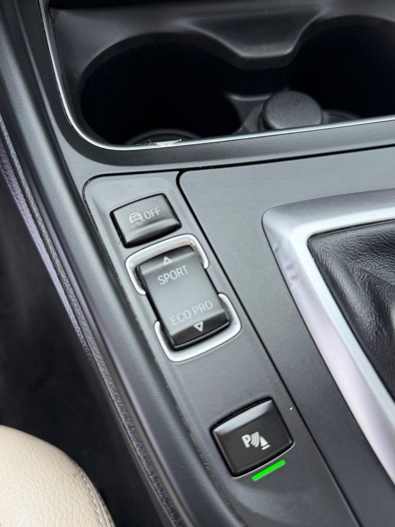 BMW 3-Series 330i xDrive SULEV Sedan 2017