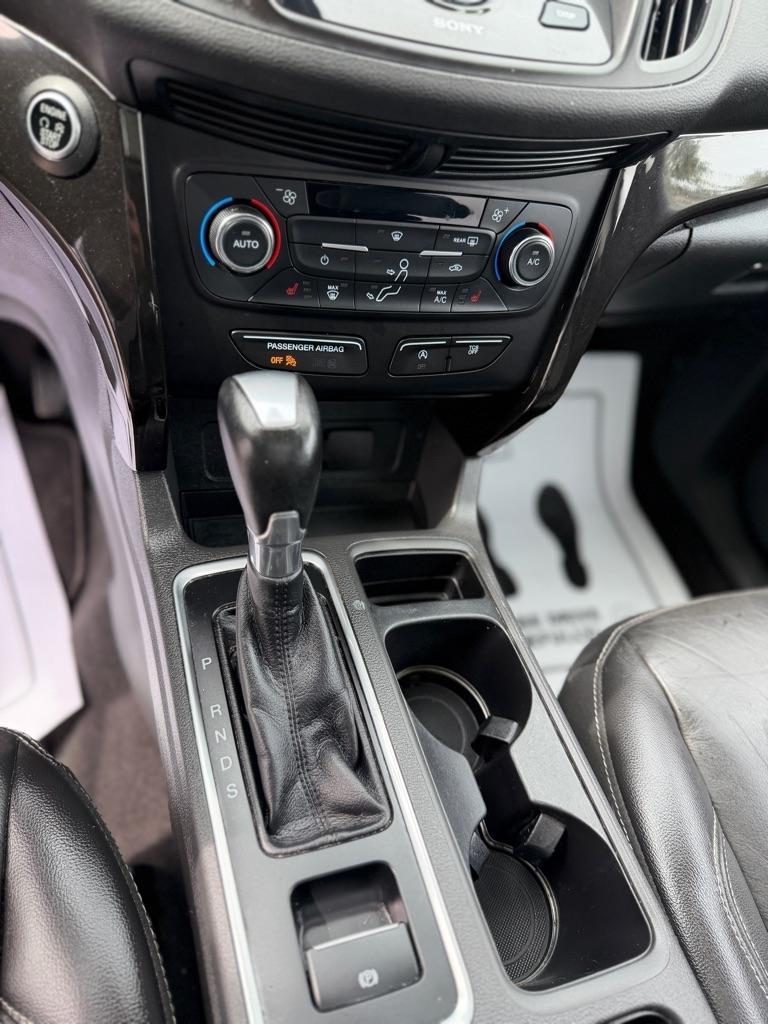 Ford Escape Titanium 4WD 2017