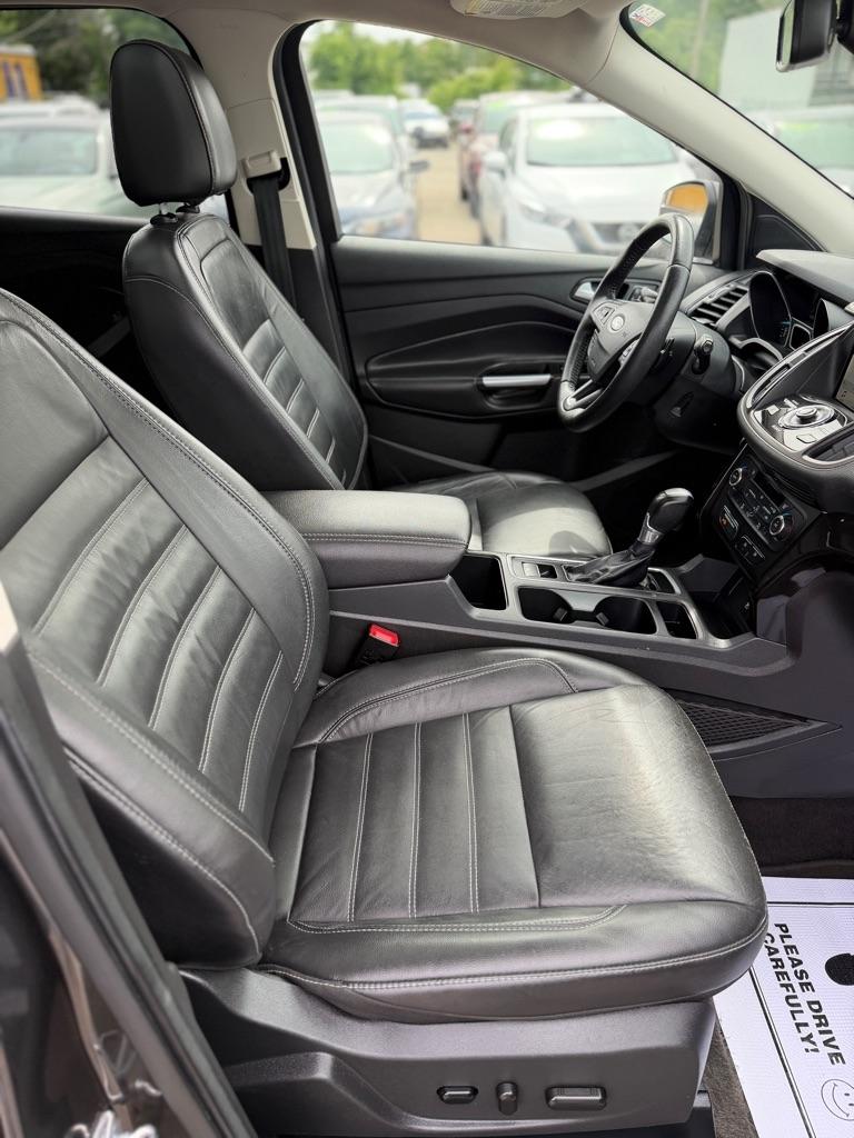 Ford Escape Titanium 4WD 2017