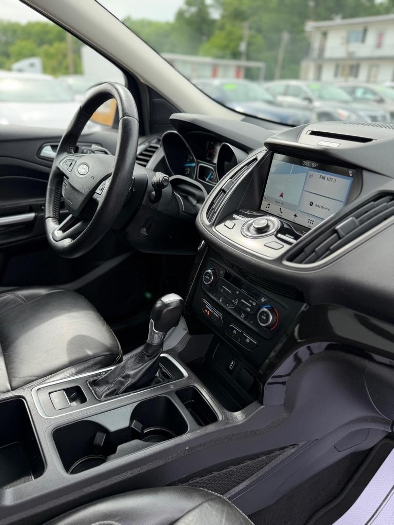 Ford Escape Titanium 4WD 2017