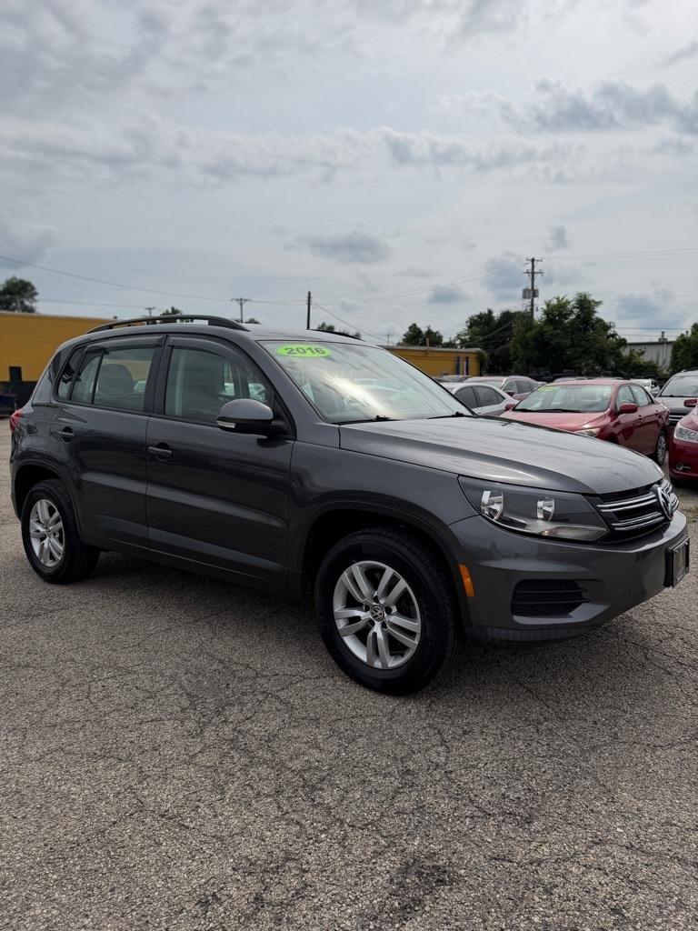 Volkswagen Tiguan S 2016