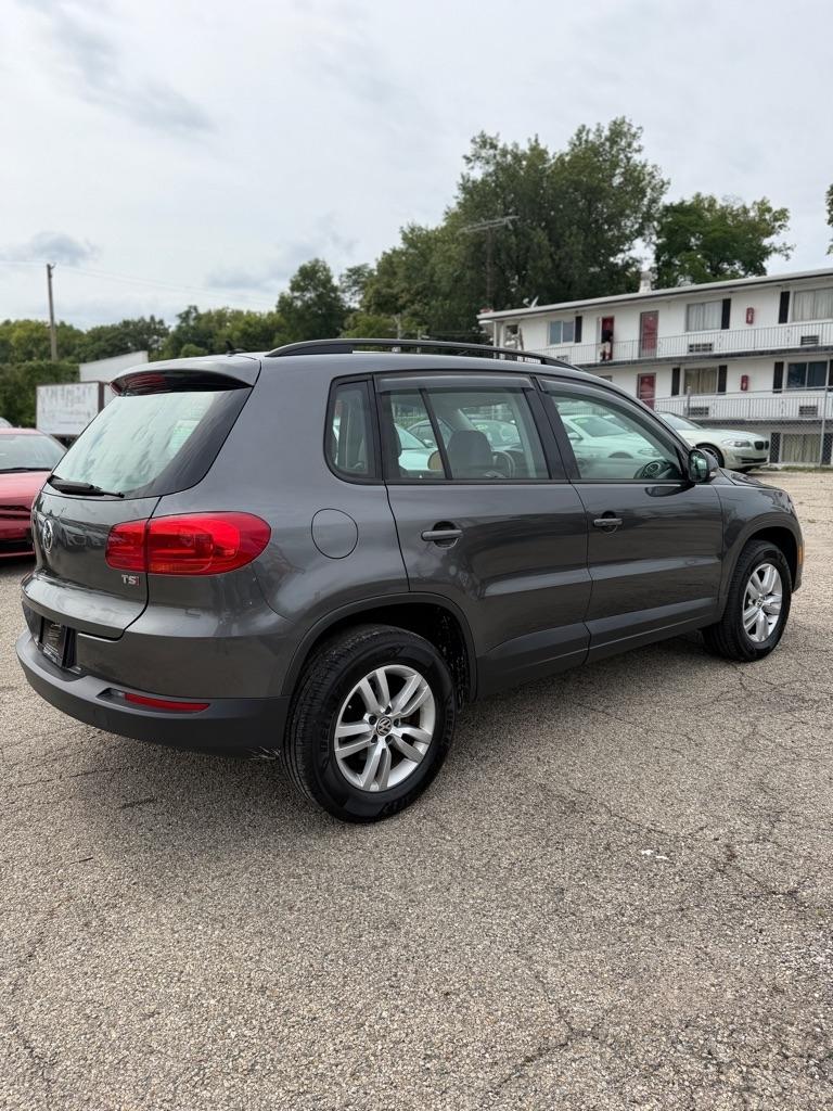 Volkswagen Tiguan S 2016