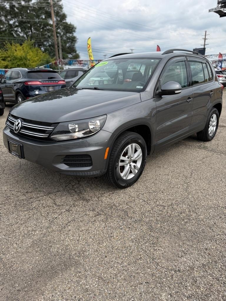 Volkswagen Tiguan S 2016