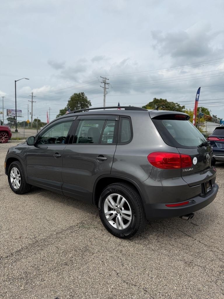 Volkswagen Tiguan S 2016