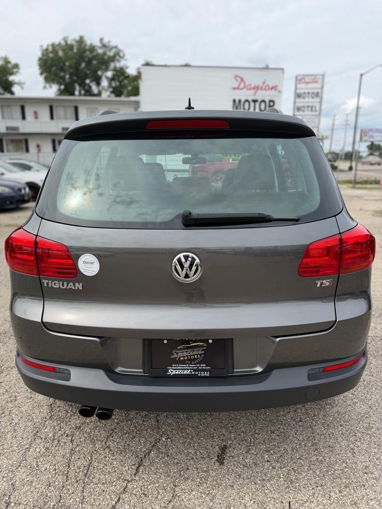 Volkswagen Tiguan S 2016