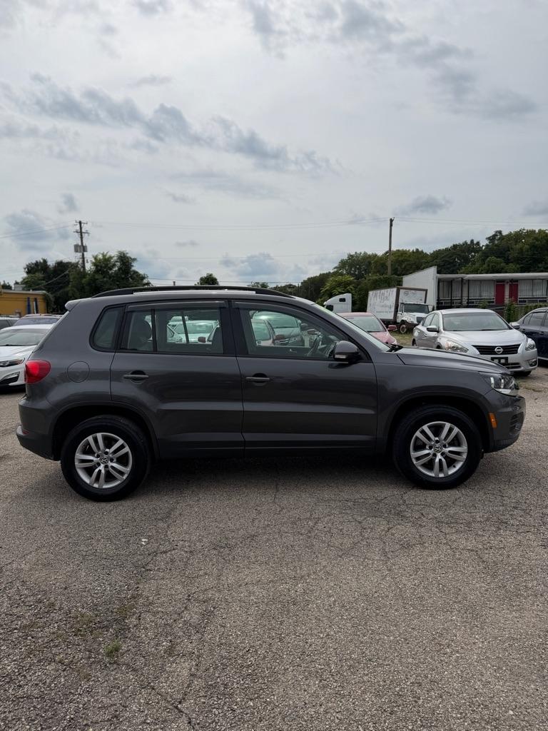 Volkswagen Tiguan S 2016