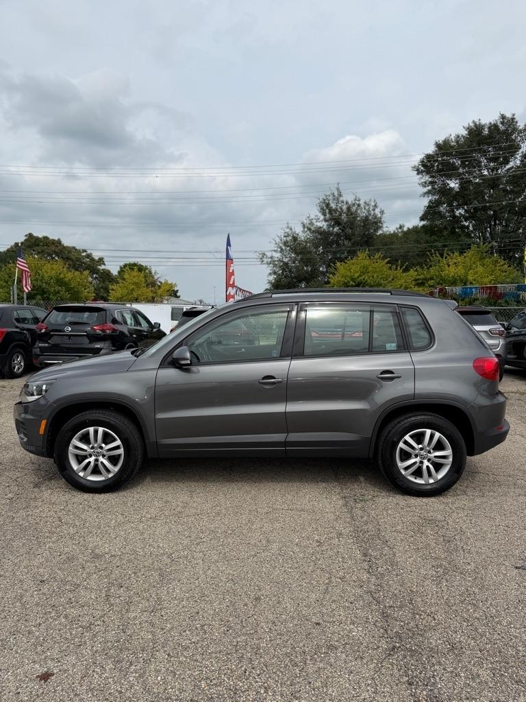 Volkswagen Tiguan S 2016