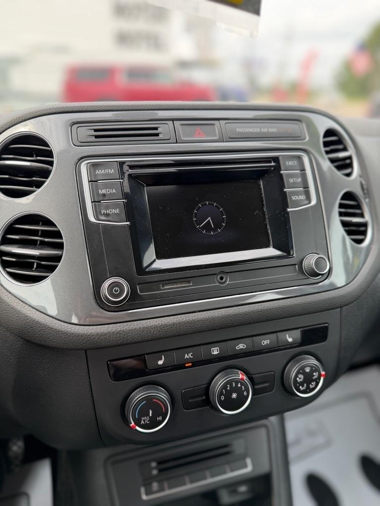 Volkswagen Tiguan S 2016