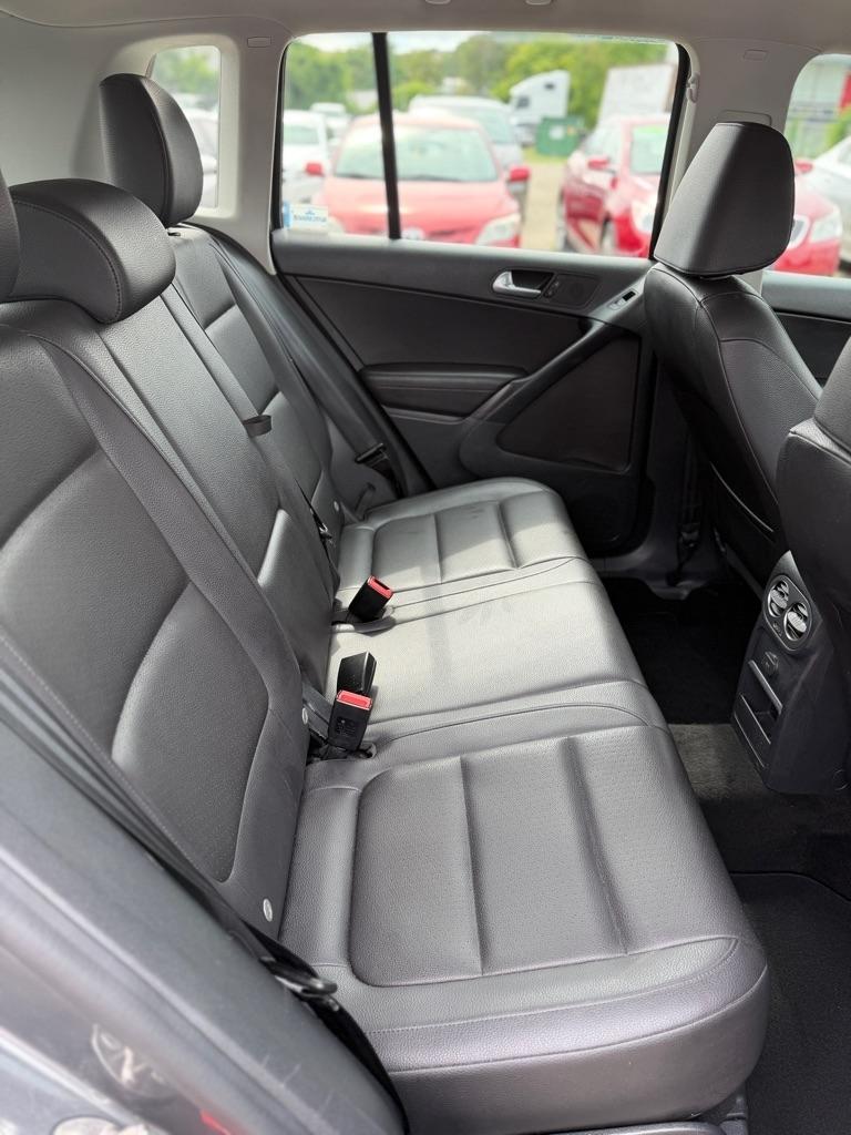 Volkswagen Tiguan S 2016