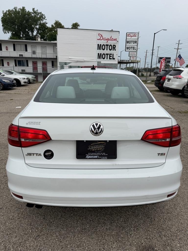Volkswagen Jetta SE 6A 2015