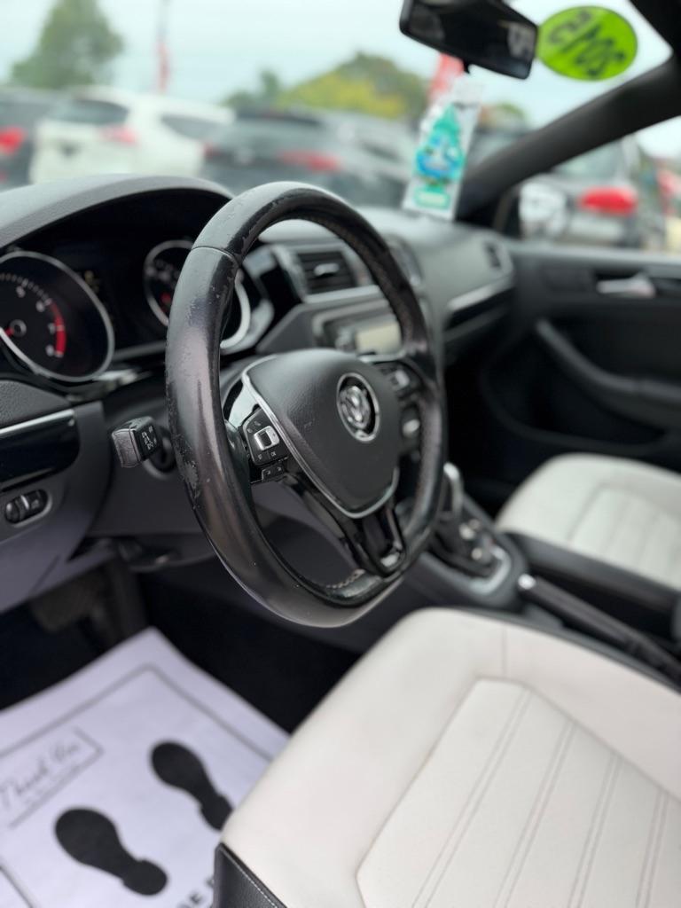 Volkswagen Jetta SE 6A 2015