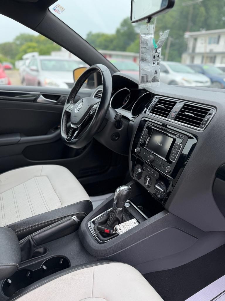 Volkswagen Jetta SE 6A 2015