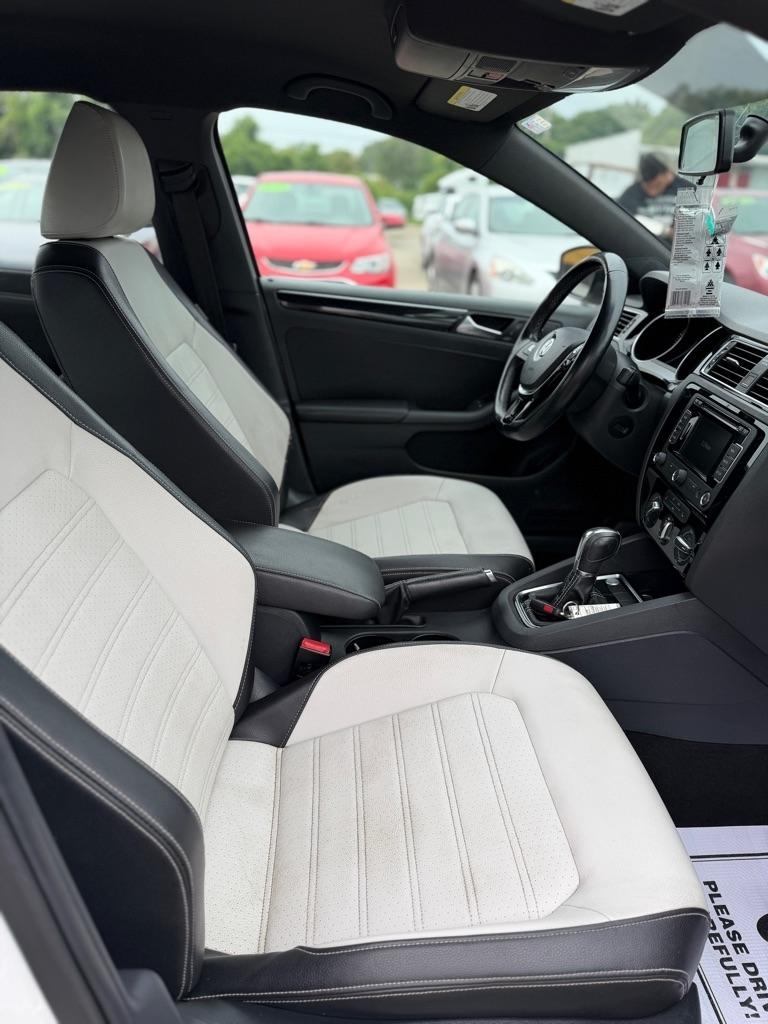 Volkswagen Jetta SE 6A 2015