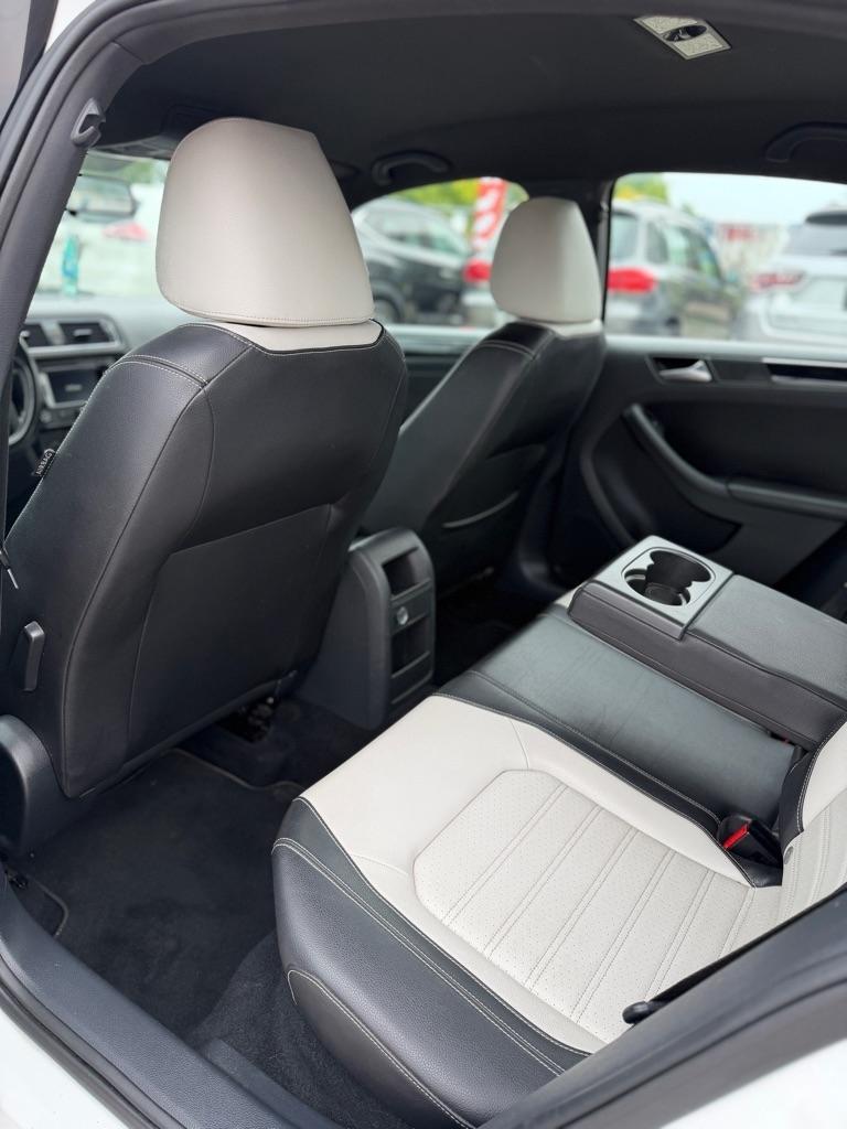 Volkswagen Jetta SE 6A 2015
