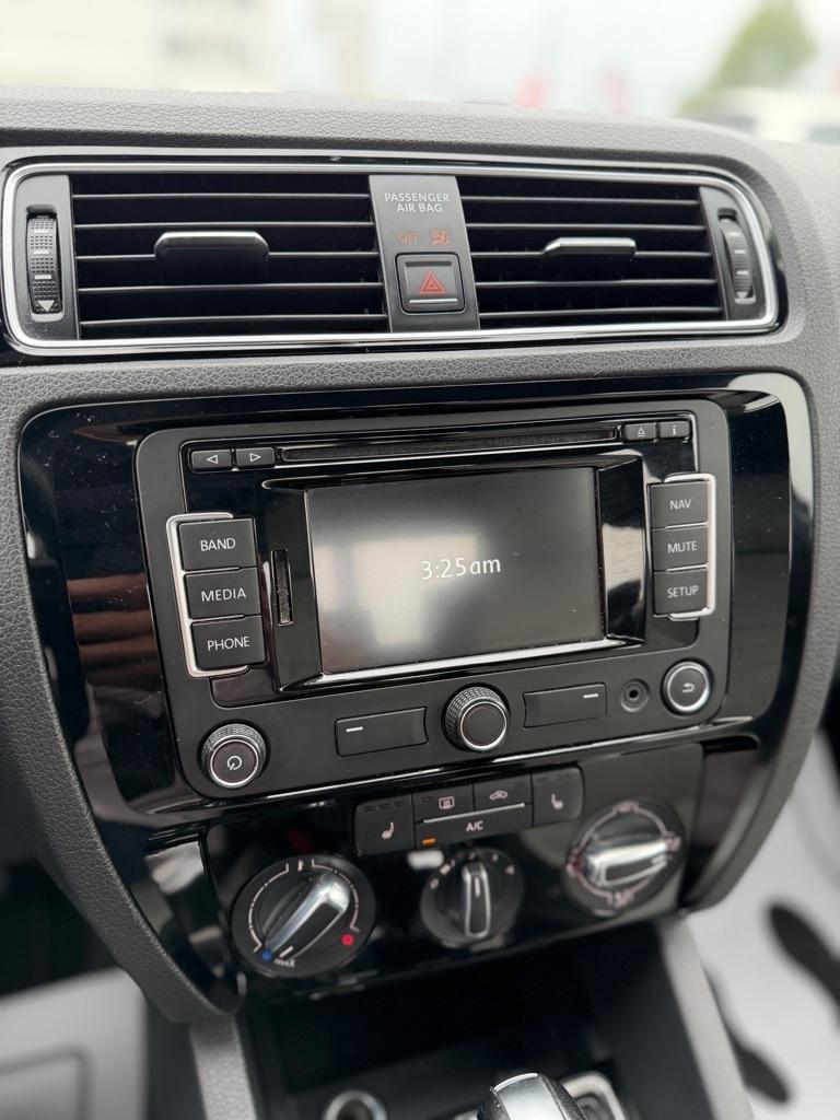 Volkswagen Jetta SE 6A 2015