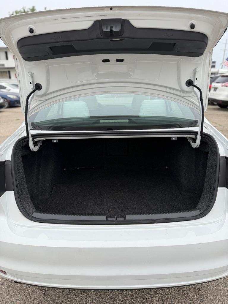 Volkswagen Jetta SE 6A 2015