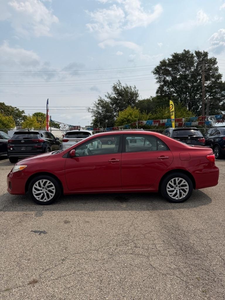 Toyota Corolla S 5-Speed MT 2012