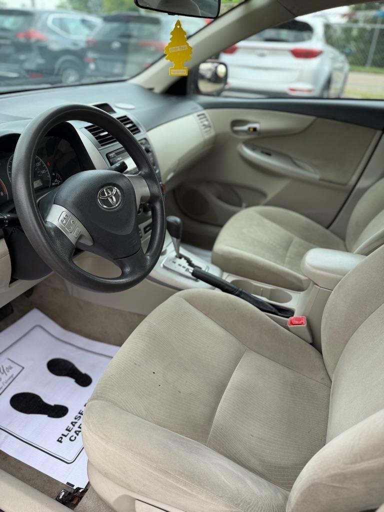 Toyota Corolla S 5-Speed MT 2012
