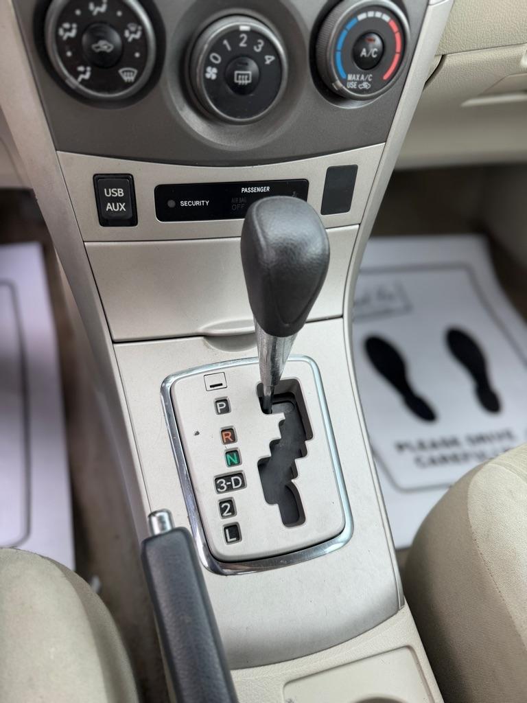 Toyota Corolla S 5-Speed MT 2012
