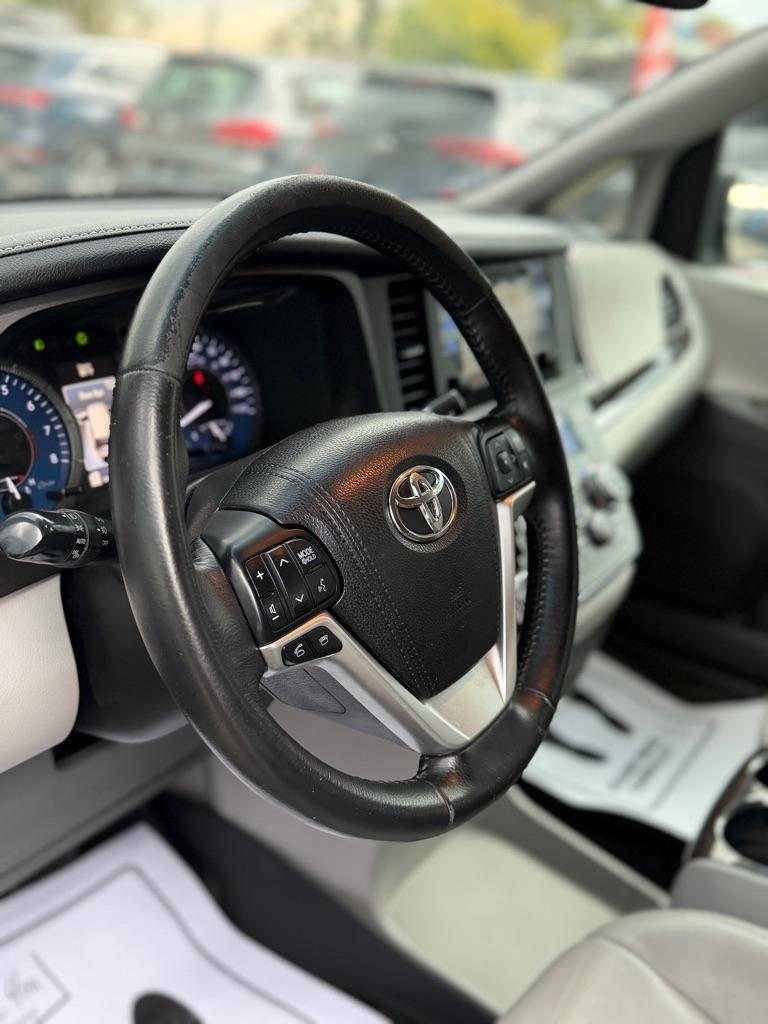 Toyota Sienna XLE FWD 8-Passenger V6 2015