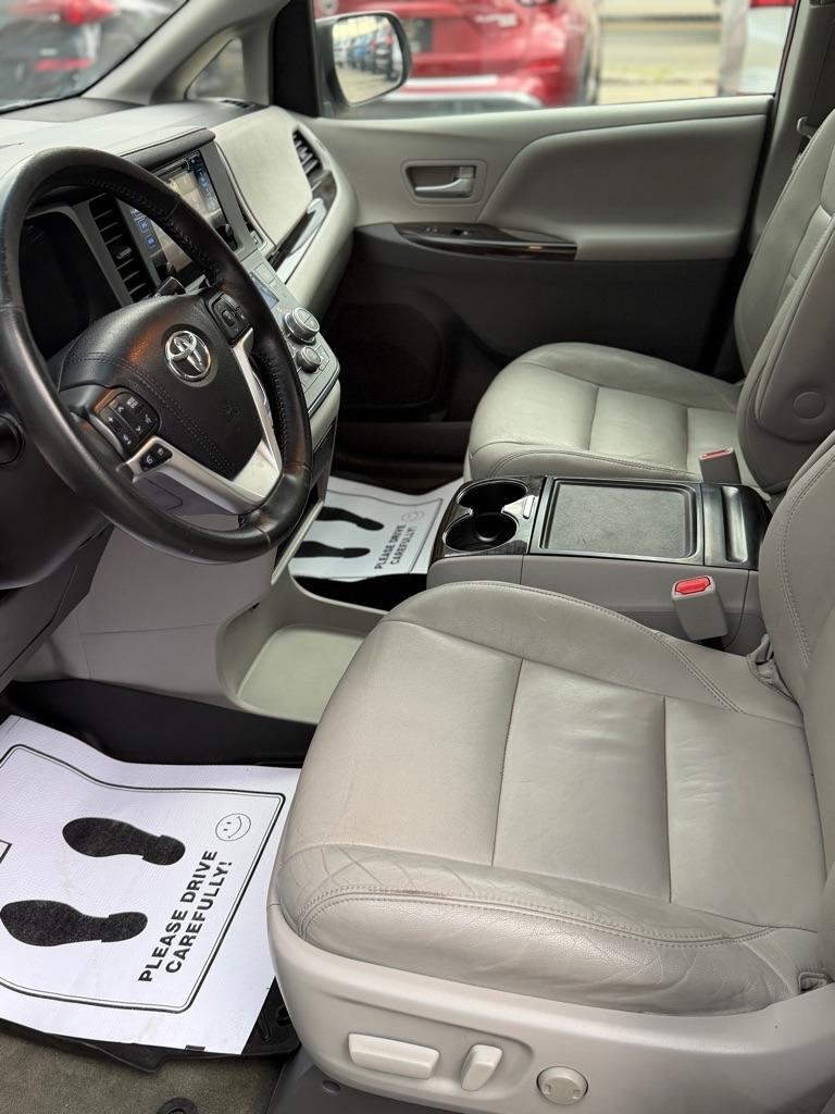 Toyota Sienna XLE FWD 8-Passenger V6 2015