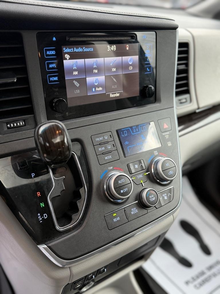Toyota Sienna XLE FWD 8-Passenger V6 2015