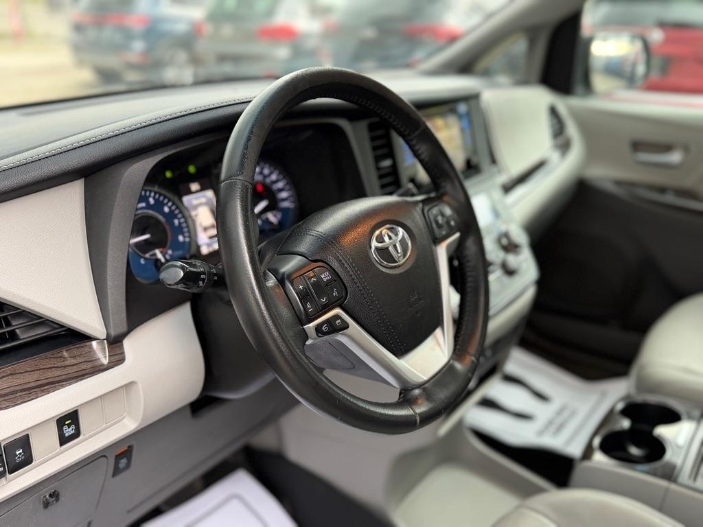 Toyota Sienna XLE FWD 8-Passenger V6 2015