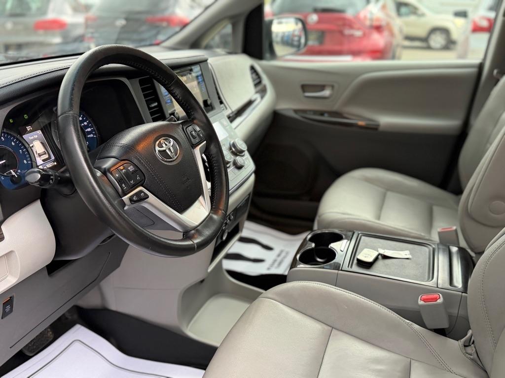 Toyota Sienna XLE FWD 8-Passenger V6 2015