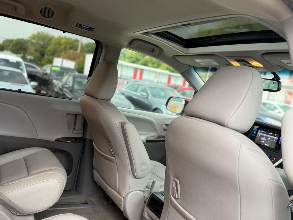 Toyota Sienna XLE FWD 8-Passenger V6 2015