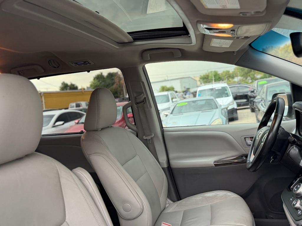 Toyota Sienna XLE FWD 8-Passenger V6 2015