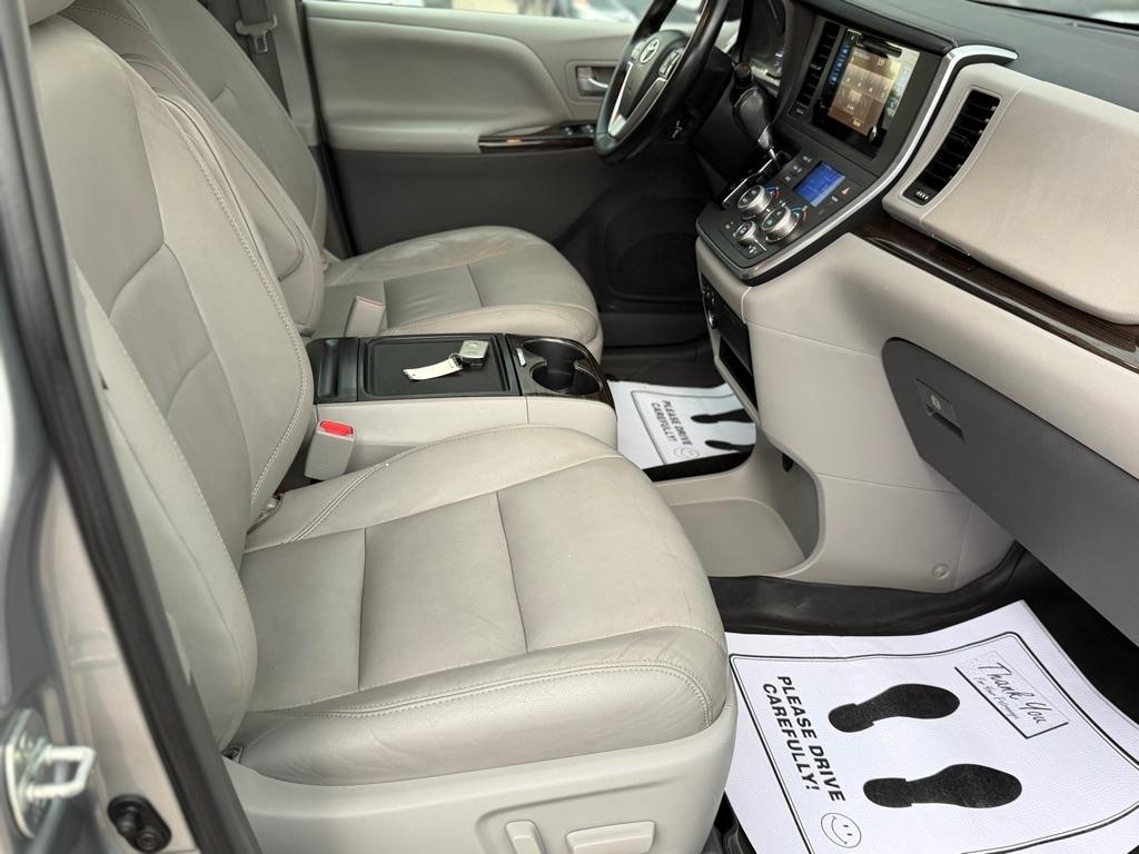 Toyota Sienna XLE FWD 8-Passenger V6 2015