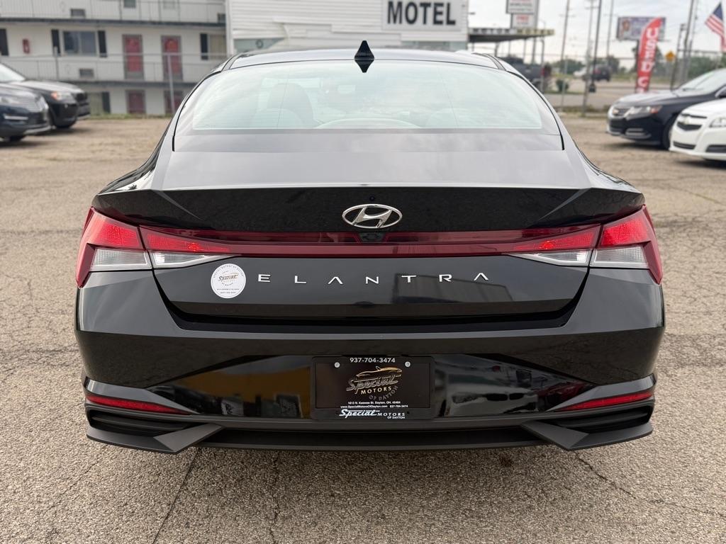 Hyundai Elantra SEL 2021