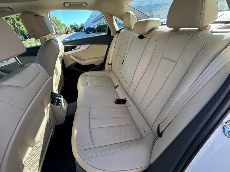 Audi A4  2018 Audi A4  2018