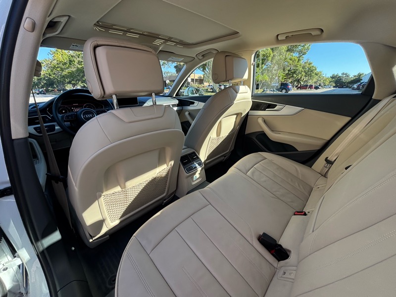 Audi A4  2018 Audi A4  2018