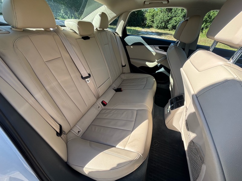 Audi A4  2018 Audi A4  2018