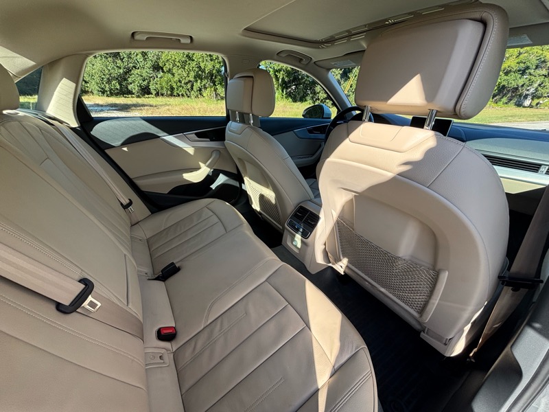 Audi A4  2018 Audi A4  2018