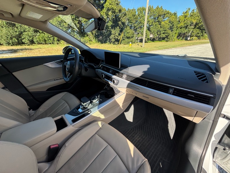 Audi A4  2018 Audi A4  2018