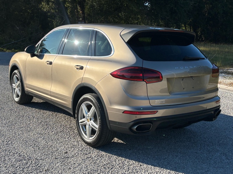 Porsche Cayenne  2016 Porsche Cayenne  2016