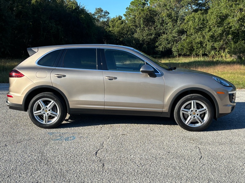 Porsche Cayenne  2016 Porsche Cayenne  2016