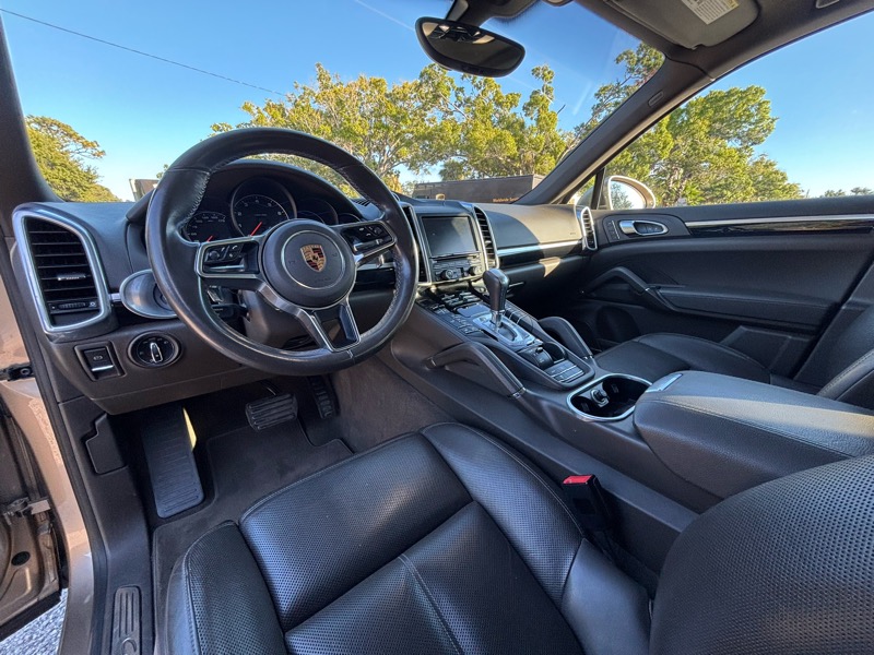 Porsche Cayenne  2016 Porsche Cayenne  2016