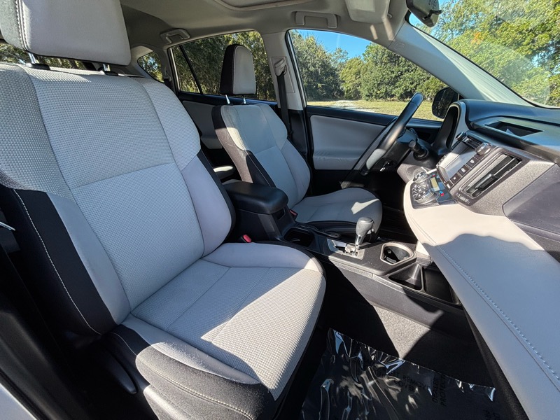 Toyota RAV4 XLE 2016