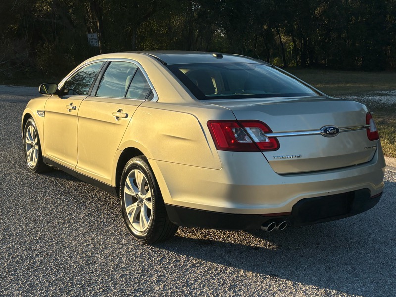 Ford Taurus SEL AWD 2010