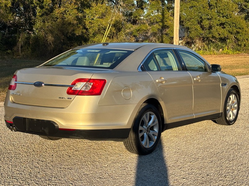 Ford Taurus SEL AWD 2010
